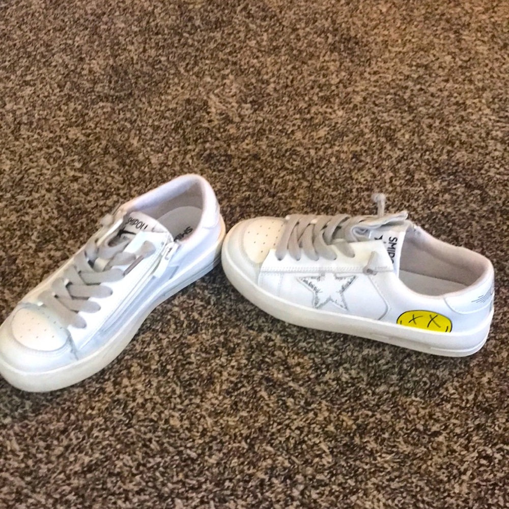SMIPOU Smiley Face Shoes Size 33/2